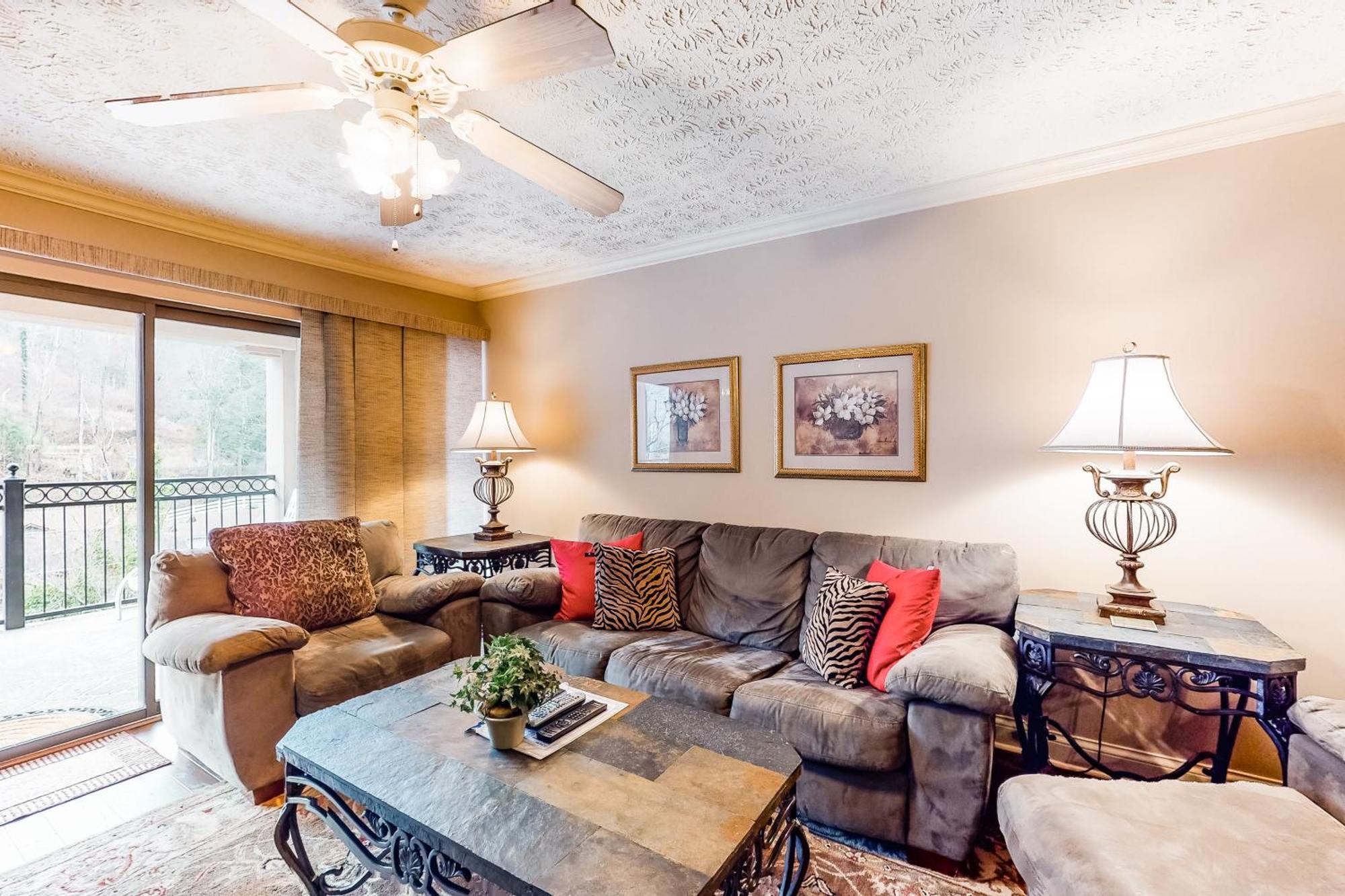 Riverside Escape & Roaring Romance Gatlinburg