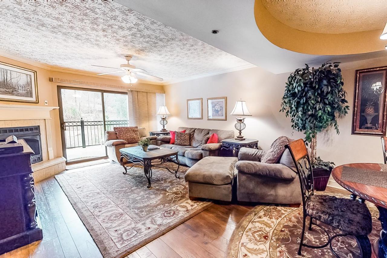 Riverside Escape & Roaring Romance Holiday home